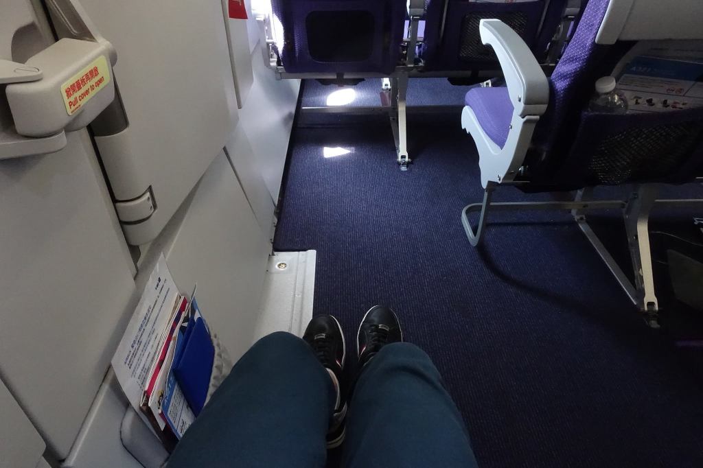 photo 1216g DSC08210 Legroom (46 to 49 Inches)